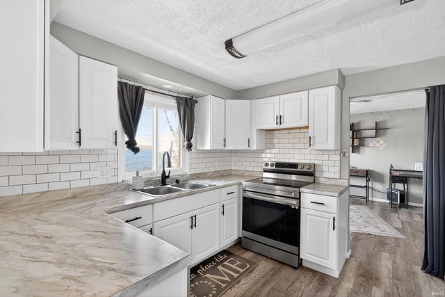 7480 E 625 S, Wolcottville, IN 46795