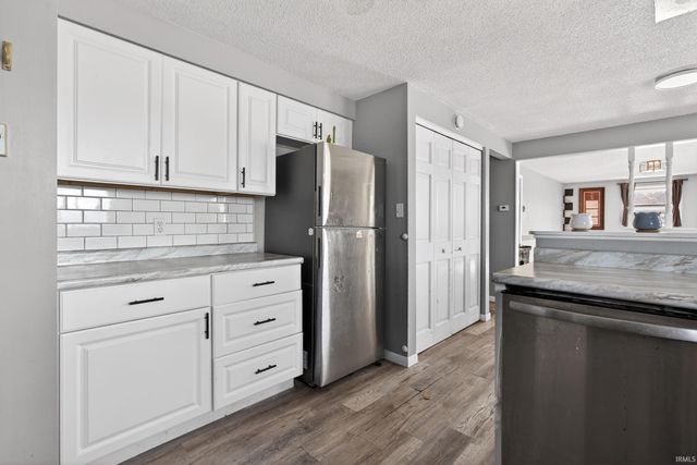 7480 E 625 S, Wolcottville, IN 46795