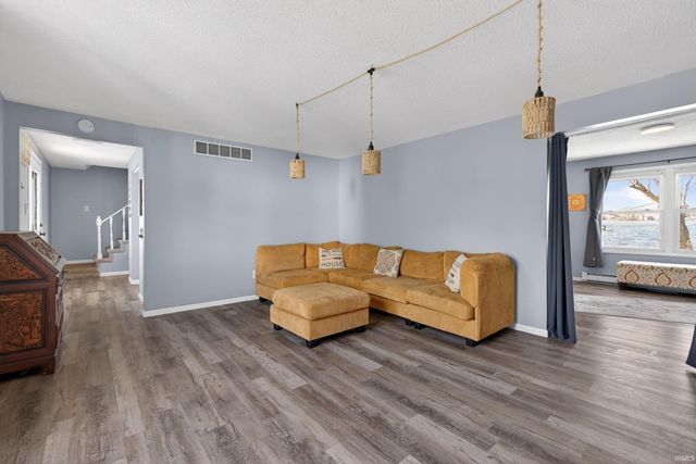 7480 E 625 S, Wolcottville, IN 46795