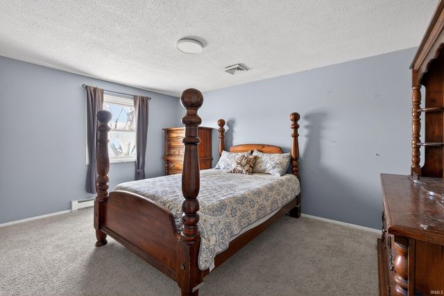 7480 E 625 S, Wolcottville, IN 46795