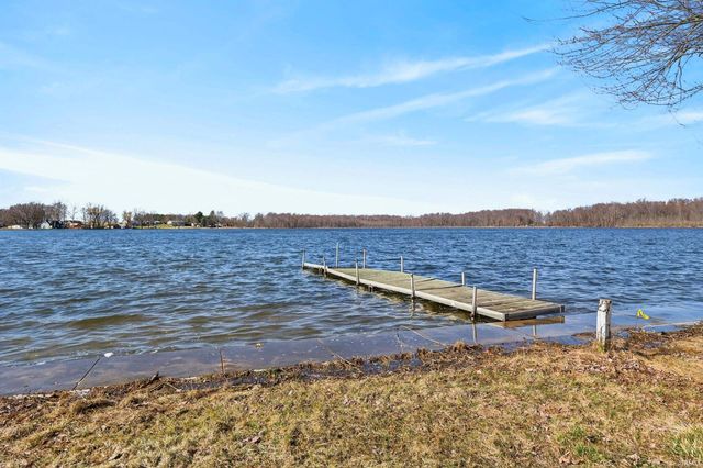 7480 E 625 S, Wolcottville, IN 46795