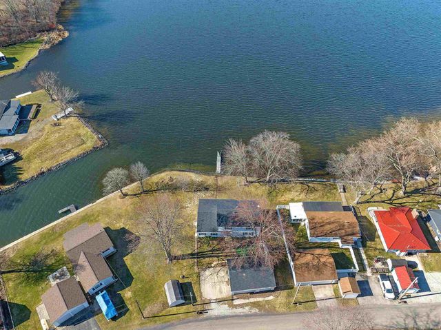 7480 E 625 S, Wolcottville, IN 46795