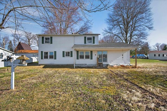 7480 E 625 S, Wolcottville, IN 46795