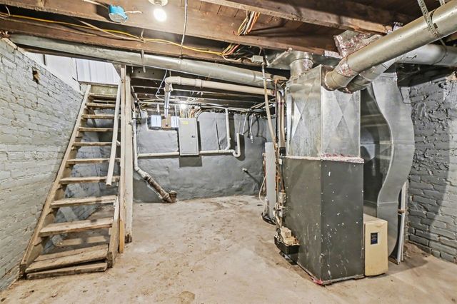 905 N Sycamore Street, Lansing, MI 48906