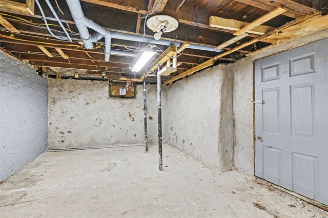 905 N Sycamore Street, Lansing, MI 48906