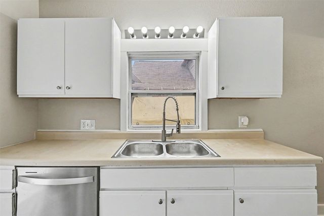 905 N Sycamore Street, Lansing, MI 48906