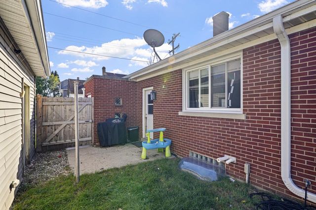 3735 14th AVENUE, Kenosha, WI 53140
