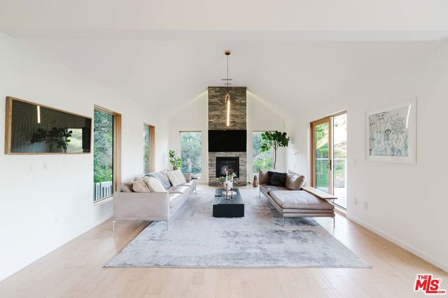 10110 Cielo Drive, Beverly Hills, CA 90210