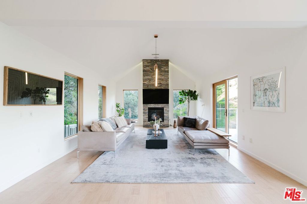 10110 Cielo Drive, Beverly Hills, CA 90210