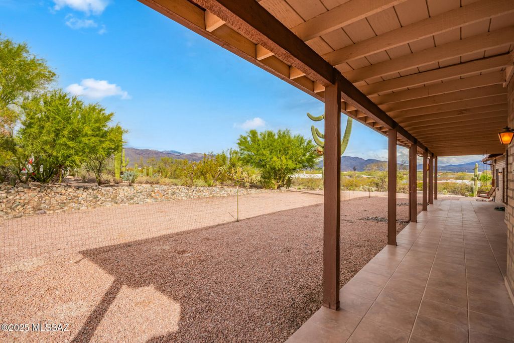 2831 N Tomahawk Trail, Tucson, AZ 85749