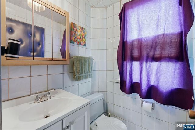 85 Elizabeth Avenue, Elmwood Park, NJ 07407