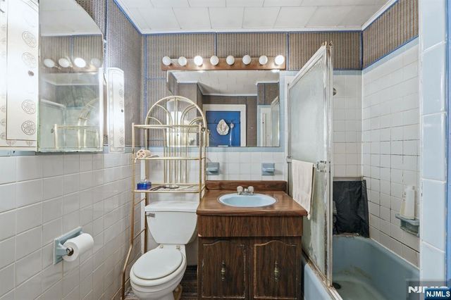 85 Elizabeth Avenue, Elmwood Park, NJ 07407
