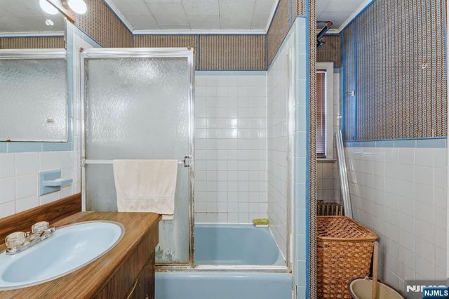 85 Elizabeth Avenue, Elmwood Park, NJ 07407