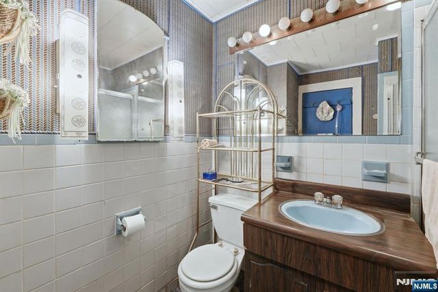 85 Elizabeth Avenue, Elmwood Park, NJ 07407