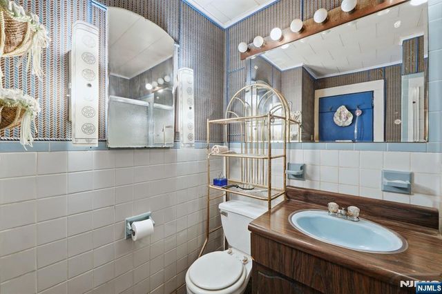 85 Elizabeth Avenue, Elmwood Park, NJ 07407