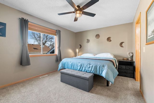 2354 Ponds Way, Shakopee, MN 55379