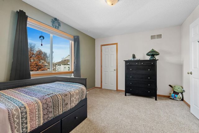 2354 Ponds Way, Shakopee, MN 55379