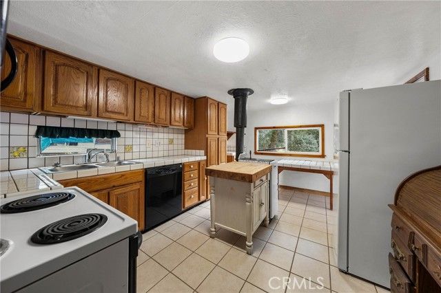 3155 Buckingham Way, Nice, CA 95464