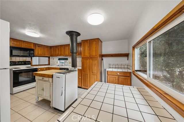 3155 Buckingham Way, Nice, CA 95464