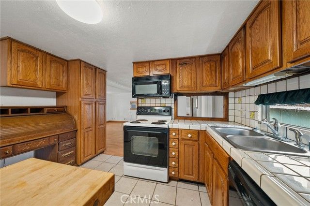 3155 Buckingham Way, Nice, CA 95464