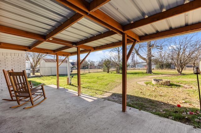 210 S Booth Street, Mart, TX 76664