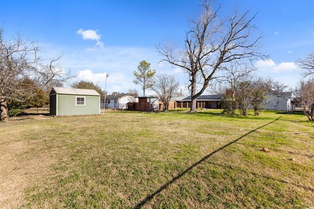 210 S Booth Street, Mart, TX 76664