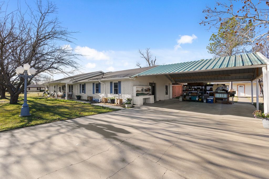 210 S Booth Street, Mart, TX 76664