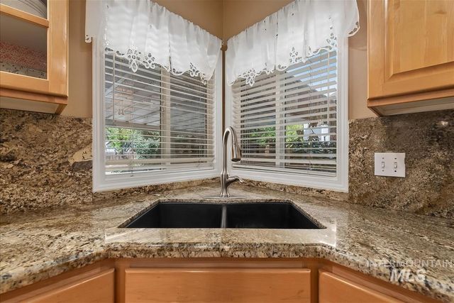 2063 N Parkforest Way, Eagle, ID 83616