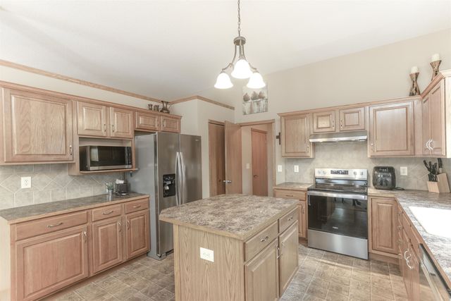 8914 N Ridgewood Ct, Park City, KS 67147