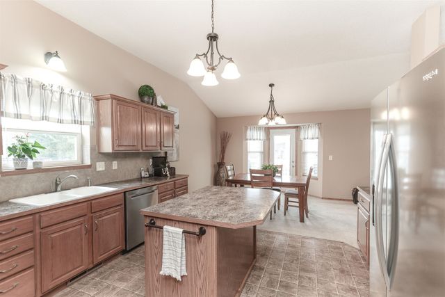 8914 N Ridgewood Ct, Park City, KS 67147