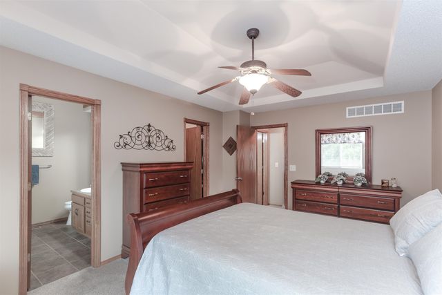 8914 N Ridgewood Ct, Park City, KS 67147