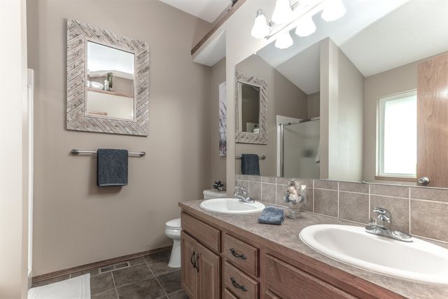 8914 N Ridgewood Ct, Park City, KS 67147