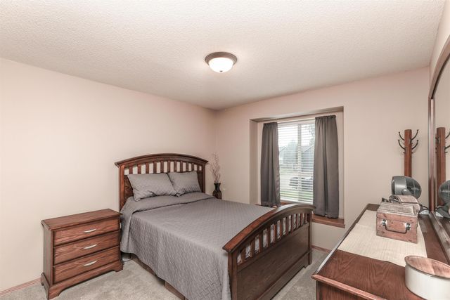 8914 N Ridgewood Ct, Park City, KS 67147