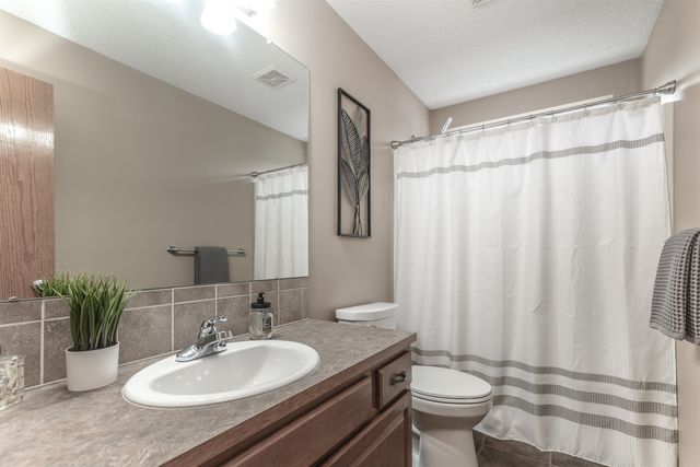 8914 N Ridgewood Ct, Park City, KS 67147