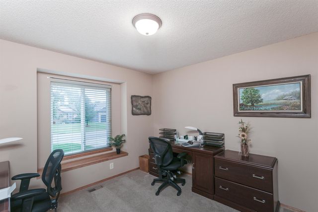 8914 N Ridgewood Ct, Park City, KS 67147