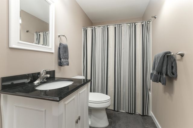 8914 N Ridgewood Ct, Park City, KS 67147