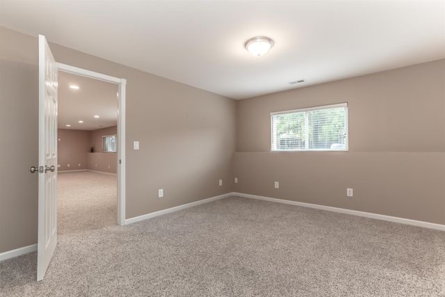 8914 N Ridgewood Ct, Park City, KS 67147