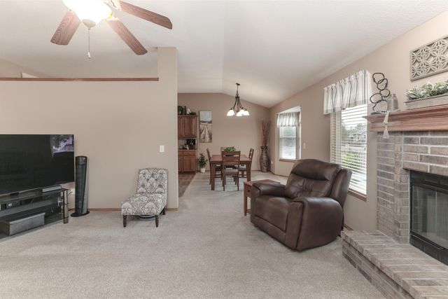 8914 N Ridgewood Ct, Park City, KS 67147