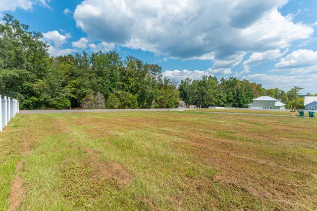 523 Landing Ave, Florala, AL 36442