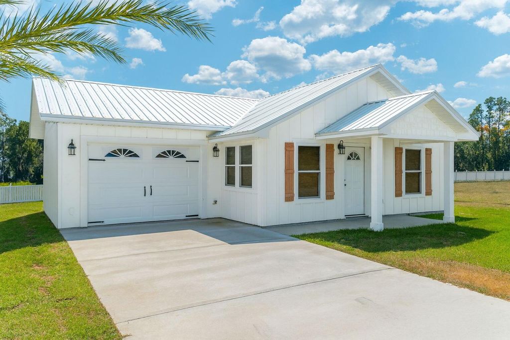 523 Landing Ave, Florala, AL 36442