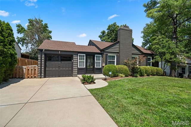 823 Victoria Place, Glendale, MO 63122