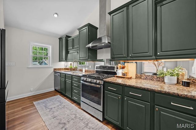 823 Victoria Place, Glendale, MO 63122