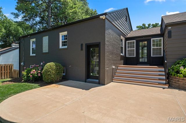 823 Victoria Place, Glendale, MO 63122
