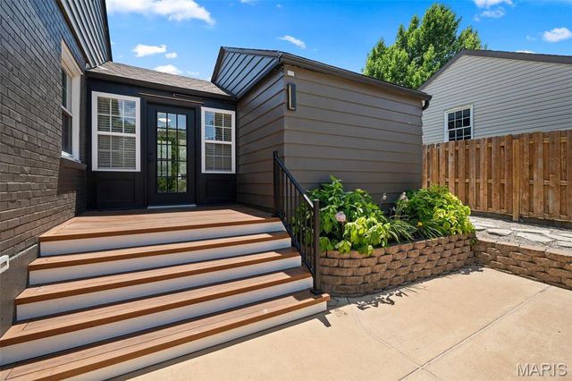 823 Victoria Place, Glendale, MO 63122