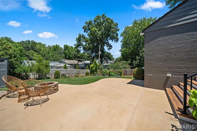 823 Victoria Place, Glendale, MO 63122