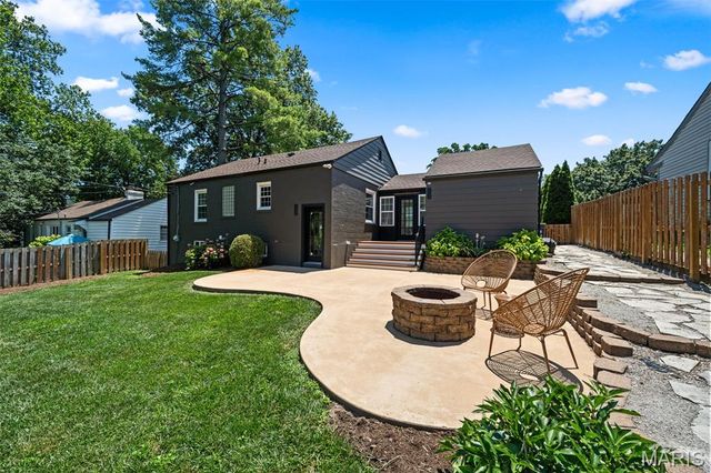 823 Victoria Place, Glendale, MO 63122