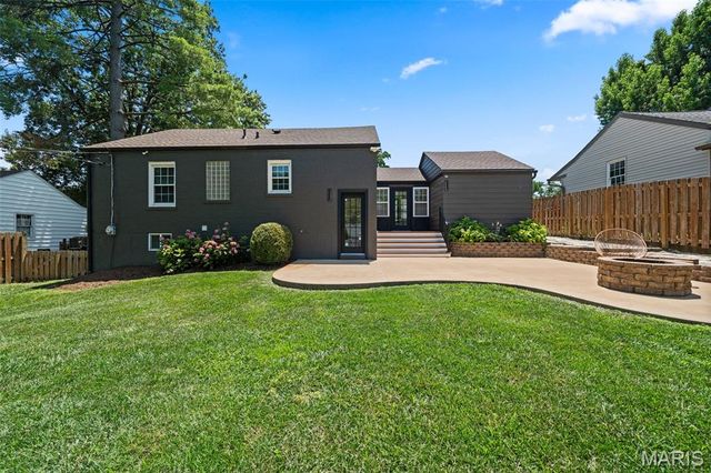 823 Victoria Place, Glendale, MO 63122