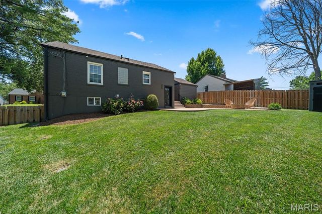 823 Victoria Place, Glendale, MO 63122