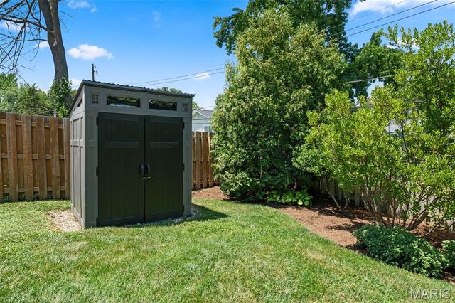 823 Victoria Place, Glendale, MO 63122