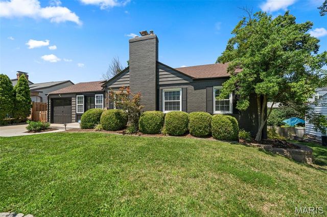 823 Victoria Place, Glendale, MO 63122